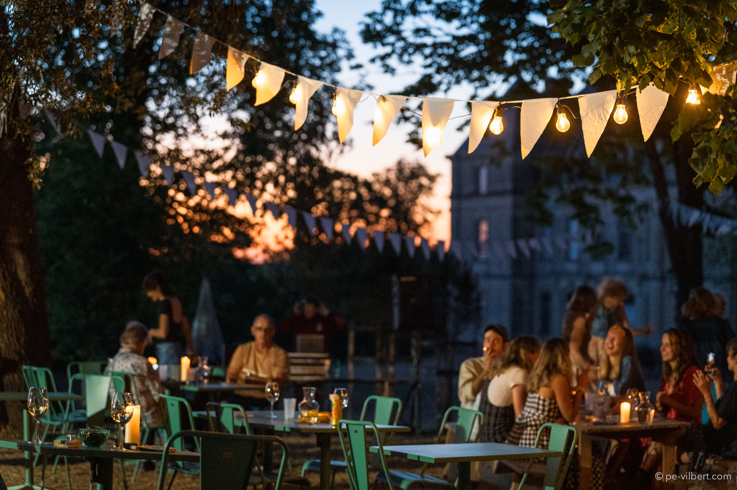 Le salon de thé extérieur du château pour se désaltérer avec vue